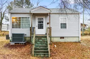 318 Mulberry St, Reidsville, NC 27320 - Photo 1