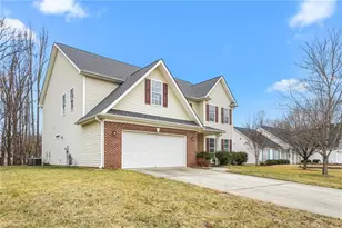 802 Croftwood Dr, Gibsonville, NC 27249 - Photo 2