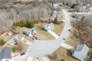 606 3 Oaks Dr, High Point, NC 27265 - Photo 38