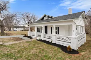 821 Moravia St, Winston-Salem, NC 27107 - Photo 2