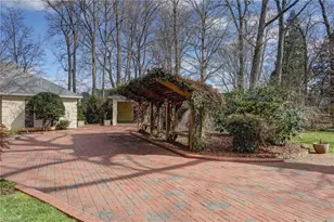 202 Kemp Rd W, Greensboro, NC 27410 - Photo 16