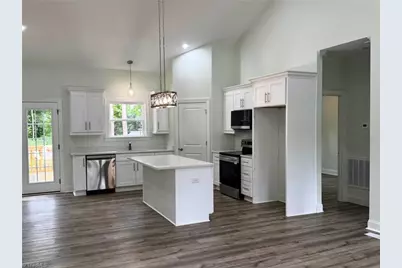 607 Kendall Street, Eden, NC 27288 - Photo 2