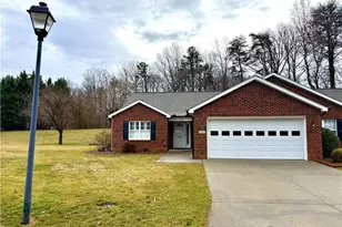 152 Wyndham Ct, High Point, NC 27265 - Photo 2