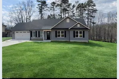 901 Kingsway Drive, King, NC 27021 - Photo 2