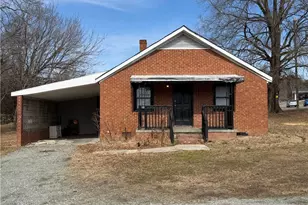 1222 Rauhut St, Burlington, NC 27217 - Photo 2