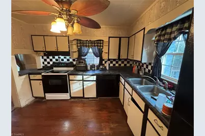 7323 Shadyside Drive, Summerfield, NC 27358 - Photo 8