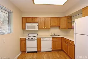 4 Shepherd Ln, Chapel Hill, NC 27514 - Photo 2