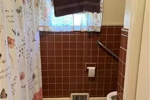 500 Pontiac Dr, Thomasville, NC 27360 - Photo 6