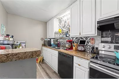 5705 Bramblegate Road, Greensboro, NC 27409 - Photo 8