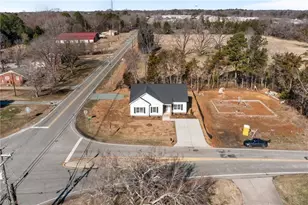 1002 Ivey Rd, Graham, NC 27253 - Photo 2