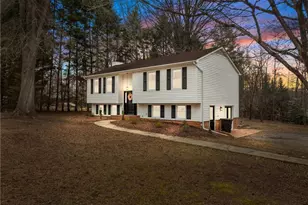 1335 Lynndale Dr, Winston-Salem, NC 27106 - Photo 2