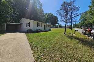 214 Cedar St, Eden, NC 27288 - Photo 2
