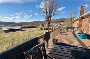 927 Shingle Gap Rd, Purlear, NC 28665 - Photo 6