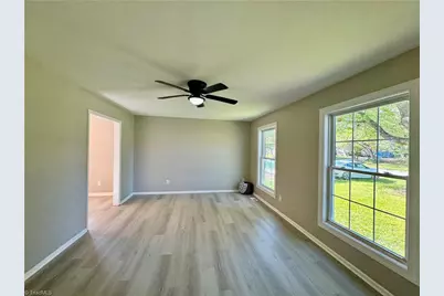 2401 Phoenix Drive, Greensboro, NC 27406 - Photo 6