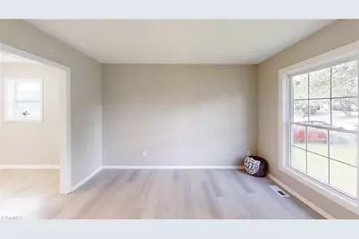 2401 Phoenix Drive, Greensboro, NC 27406 - Photo 4