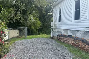 706 Arch St, Mount Airy, NC 27030 - Photo 4