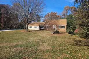 3721 Herchel Ln, Winston-Salem, NC 27106 - Photo 4