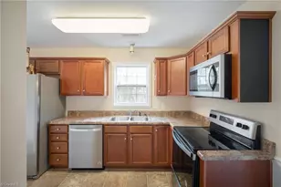 5805 Huckleberry Ct, Winston-Salem, NC 27105 - Photo 8