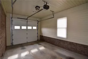 737 Lee Rd, Thomasville, NC 27360 - Photo 16