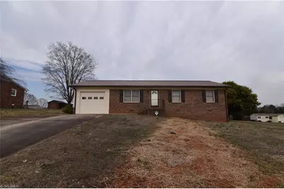 737 Lee Road, Thomasville, NC 27360 - Photo 2
