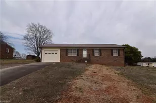 737 Lee Rd, Thomasville, NC 27360 - Photo 2