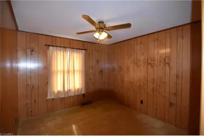 737 Lee Road, Thomasville, NC 27360 - Photo 10