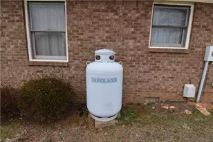 737 Lee Rd, Thomasville, NC 27360 - Photo 18