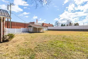 205 W Hunter St, Madison, NC 27025 - Photo 30