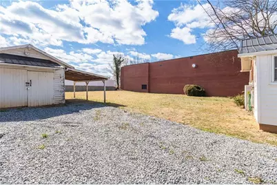 205 W Hunter Street, Madison, NC 27025 - Photo 26