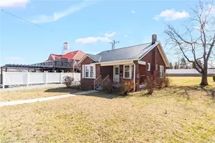 205 W Hunter St, Madison, NC 27025 - Photo 24