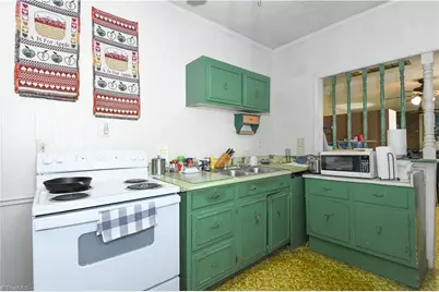 2301 Maple Street, Greensboro, NC 27405 - Photo 6