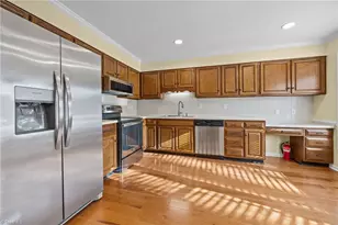 1103 Summer Pl, Greensboro, NC 27410 - Photo 6