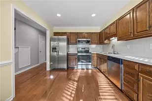 1103 Summer Pl, Greensboro, NC 27410 - Photo 8