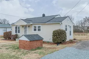 138 Elizabeth St, Lexington, NC 27295 - Photo 2