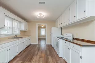 138 Elizabeth St, Lexington, NC 27295 - Photo 2