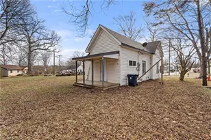 521 E 1st St, Lexington, NC 27292 - Photo 18