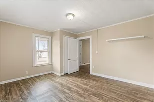 521 E 1st St, Lexington, NC 27292 - Photo 16