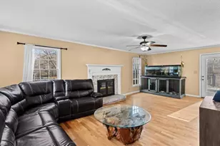 1202 Hickory Trace Dr, Greensboro, NC 27407 - Photo 8