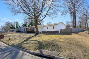 900 Beaumont Ave, Greensboro, NC 27401 - Photo 28