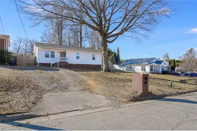 900 Beaumont Avenue, Greensboro, NC 27401 - Photo 1