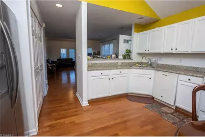 10 Hudson Circle, Greensboro, NC 27410 - Photo 4