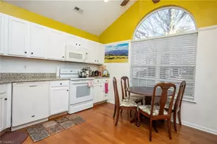 10 Hudson Cir, Greensboro, NC 27410 - Photo 2