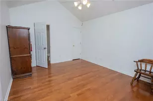 10 Hudson Cir, Greensboro, NC 27410 - Photo 10