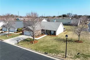 2922 Hearthstone Point Dr, High Point, NC 27265 - Photo 2