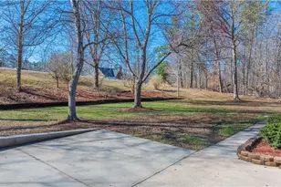 682 Cecil St, Thomasville, NC 27360 - Photo 8