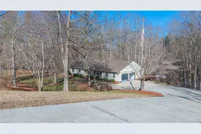 682 Cecil Street, Thomasville, NC 27360 - Photo 6