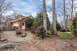 1200 Heathrow Dr, Greensboro, NC 27410 - Photo 34