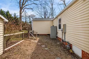 2800 Stratford Dr, Greensboro, NC 27408 - Photo 36