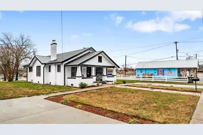 404 Lexington Avenue, Thomasville, NC 27360 - Photo 2