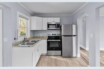 1101 Hickory Avenue, Greensboro, NC 27405 - Photo 10